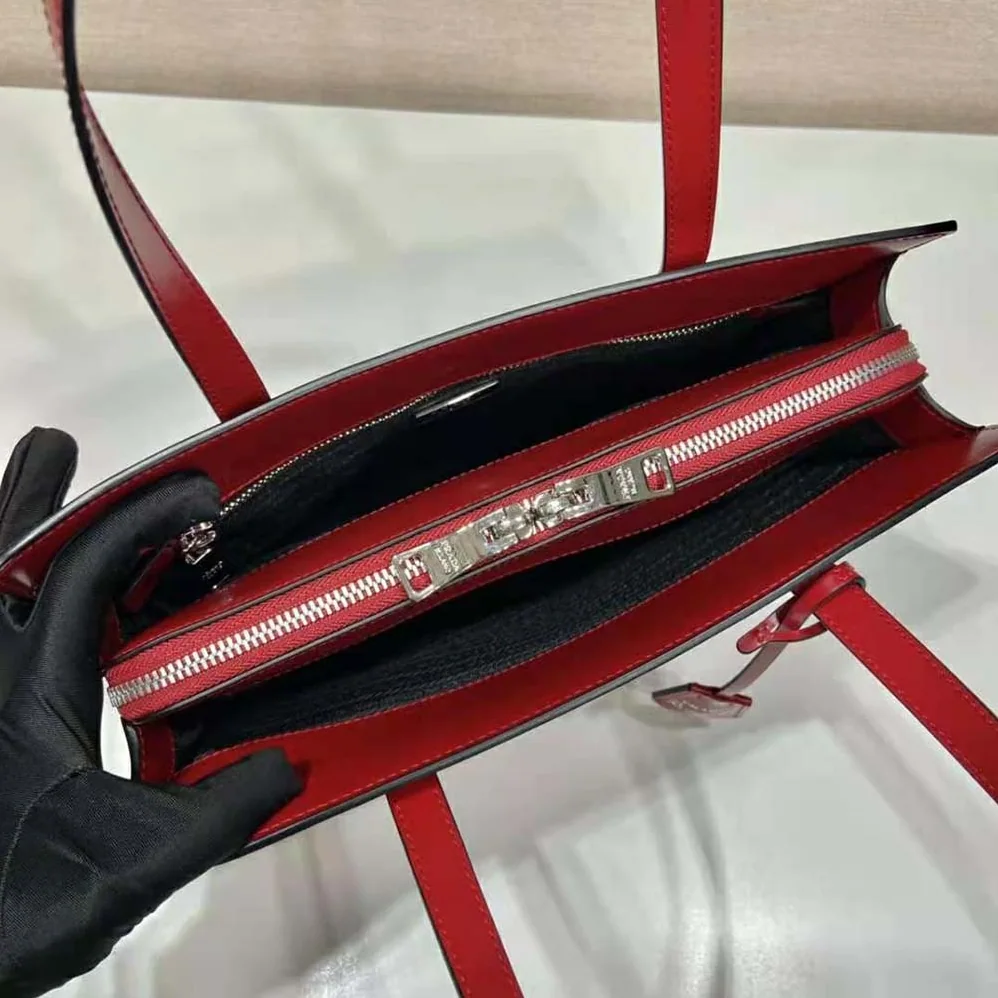 Prada Re-Edition 1995 Brushed-Leather Medium Handbag for Women in Red Prada Re-Edition 1995 Brushed-Leather Medium Handbag for Women in Red