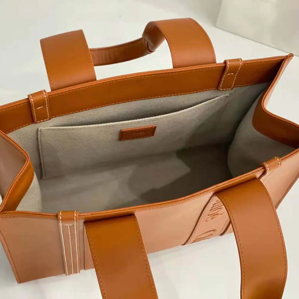 Chloe Medium Woody Tote Bag for Women in Brown Chloe Medium Woody Tote Bag for Women in Brown