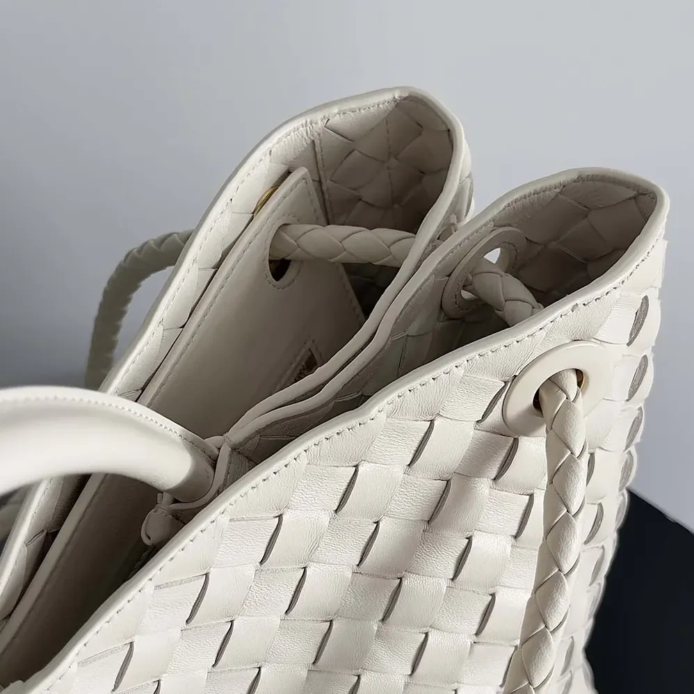 Bottega Veneta Large Andiamo in Lambskin Leather for Women in White Bottega Veneta Large Andiamo in Lambskin Leather for Women in White