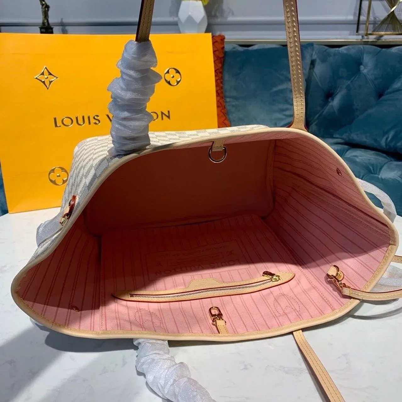Louis Vuitton Neverfull MM Tote Bag / Rose Ballerine Pink Damier Azur Canvas Louis Vuitton Neverfull MM Tote Bag / Rose Ballerine Pink Damier Azur Canvas