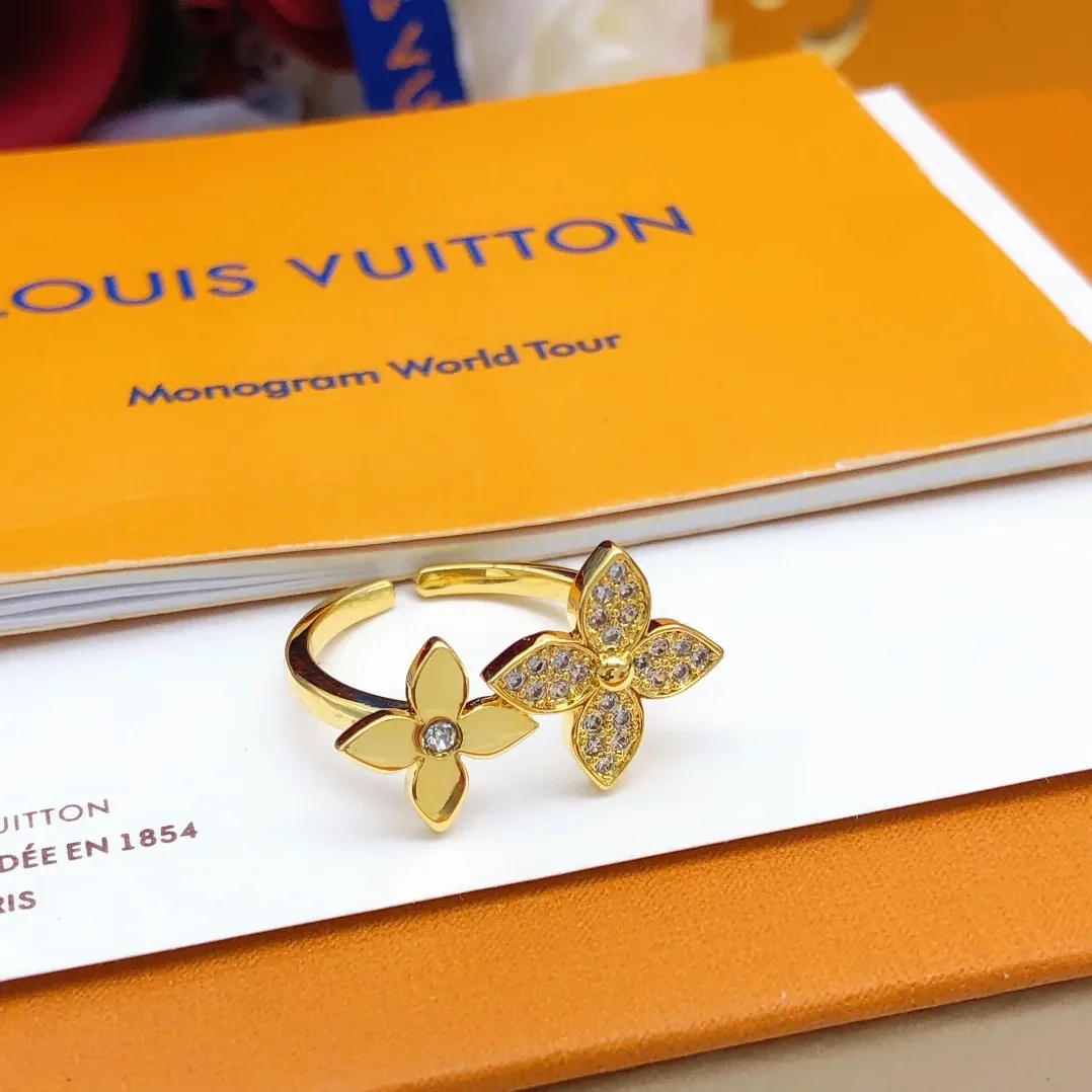 Louis Vuitton Presbyopia Ring Gold Louis Vuitton Presbyopia Ring Gold