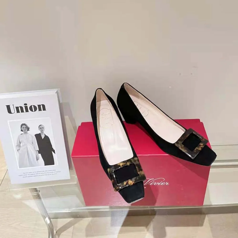 Roger Vivier Belle Vivier Turtle Buckle Pumps in Suede for Women
