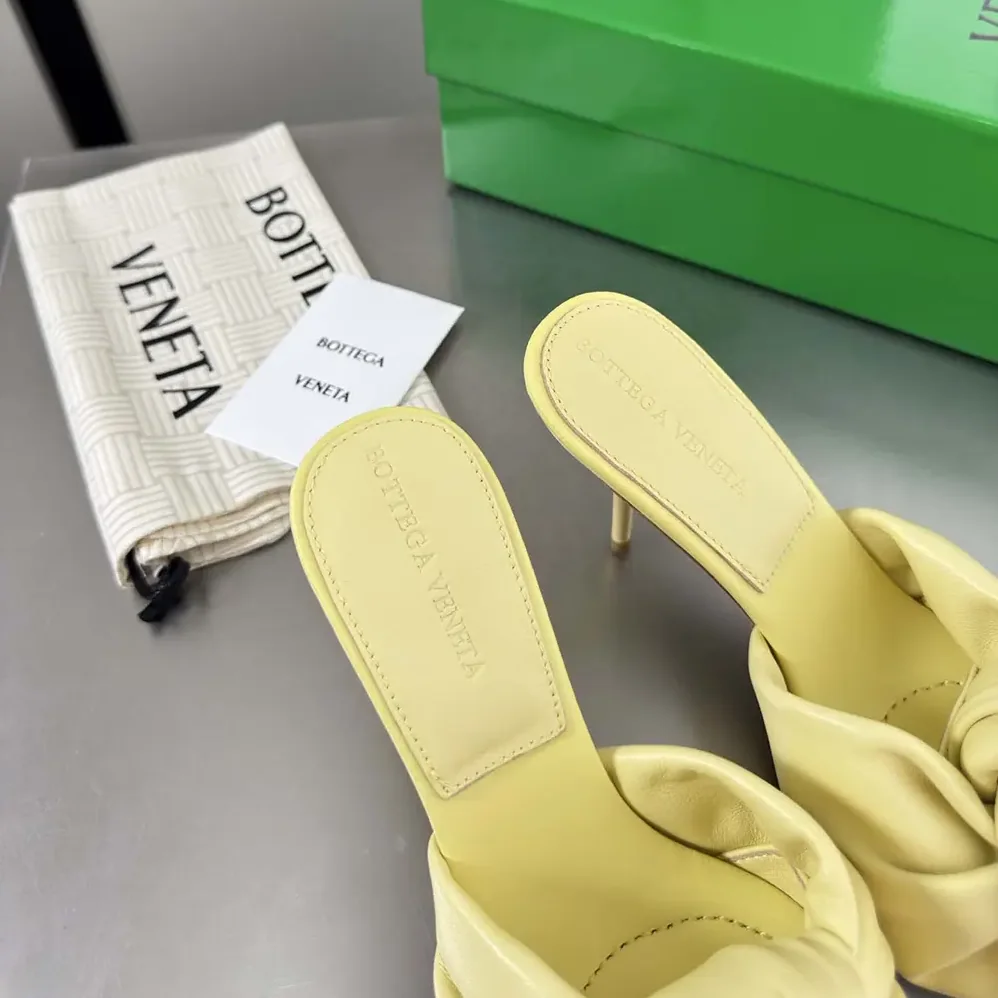 Bottega Veneta Cherry Mule in Supple Nappa Leather for Women in Butter Yellow Bottega Veneta Cherry Mule in Supple Nappa Leather for Women in Butter Yellow