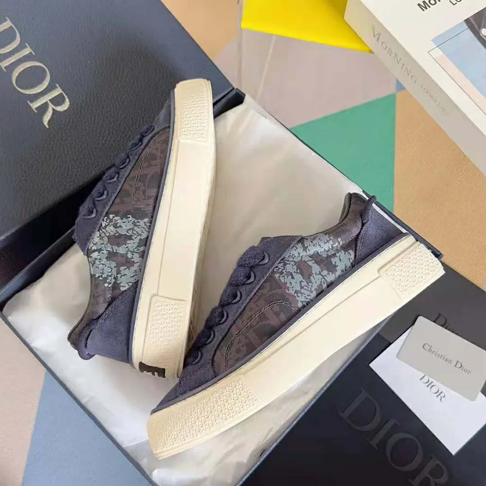 Dior Tears B33 Sneaker Blue Dior Oblique Denim and Peace Sign Dior Tears and Navy Blue Suede for Men Dior Tears B33 Sneaker Blue Dior Oblique Denim and Peace Sign Dior Tears and Navy Blue Suede for Men