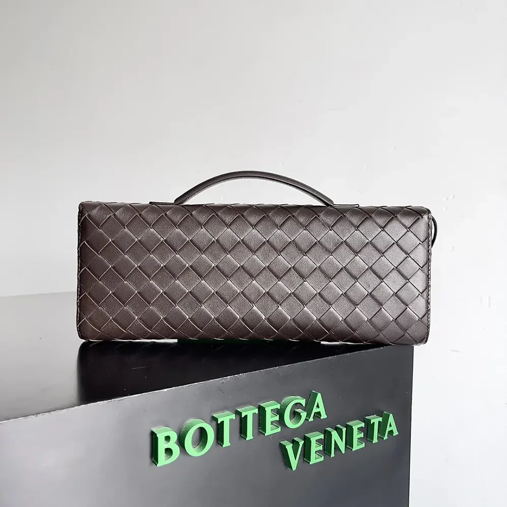 Bottega Veneta Andiamo Clutch in Supple Intrecciato Leather for Women in Burgundy Bottega Veneta Andiamo Clutch in Supple Intrecciato Leather for Women in Burgundy
