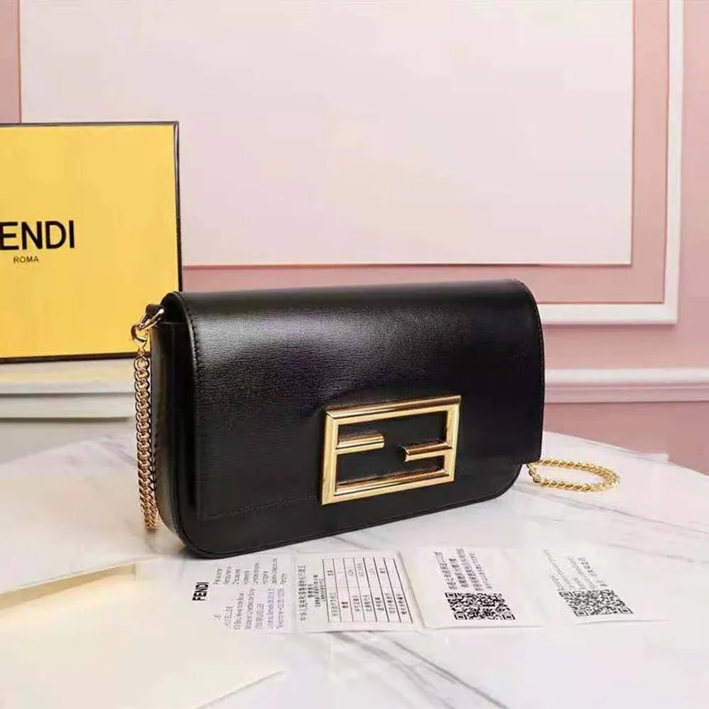 Fendi Wallet on Chain with Pouches Leather Mini-Bag for Women in Black Fendi Wallet on Chain with Pouches Leather Mini-Bag for Women in Black