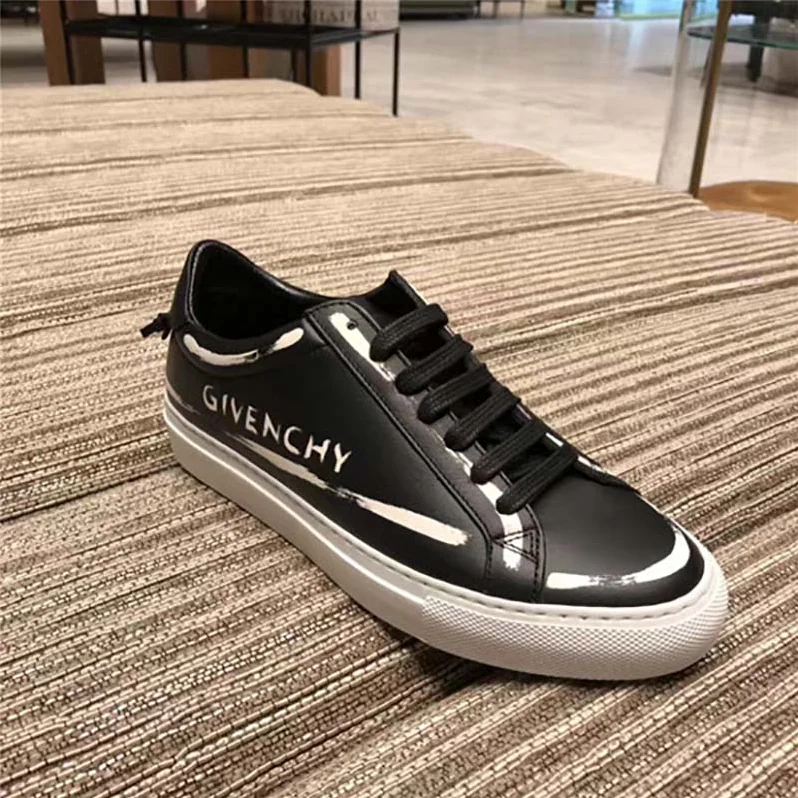 Givenchy Givenchy Print Sneakers in Leather Shoes Black for Women Givenchy Givenchy Print Sneakers in Leather Shoes Black for Women