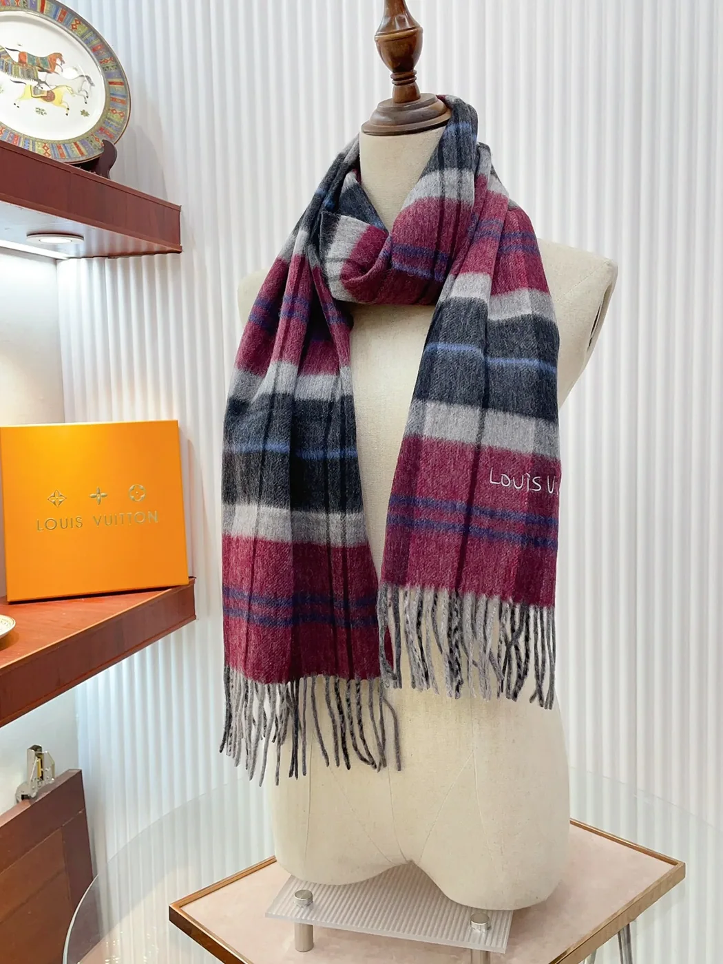 Louis Vuitton Scarf Multicolor Louis Vuitton Scarf Multicolor