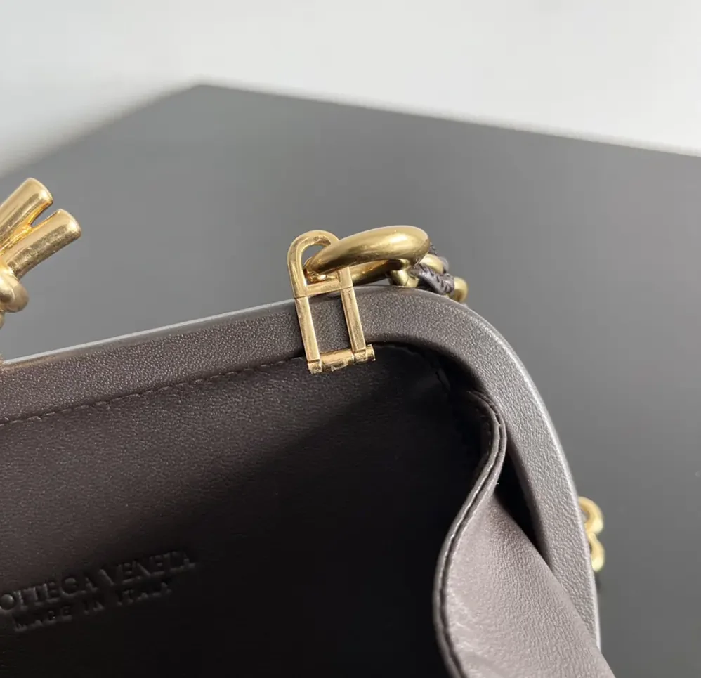 Bottega Veneta Knot Minaudière Clutch in Calfskin Leather for Women in Maroon Bottega Veneta Knot Minaudière Clutch in Calfskin Leather for Women in Maroon