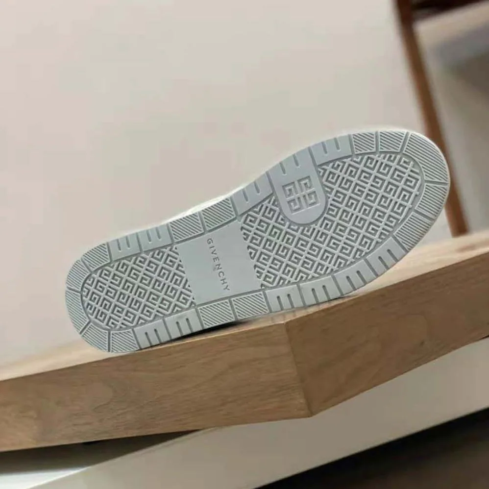Givenchy G4 High Top Sneakers in Leather for Men in Grey/White Givenchy G4 High Top Sneakers in Leather for Men in Grey/White