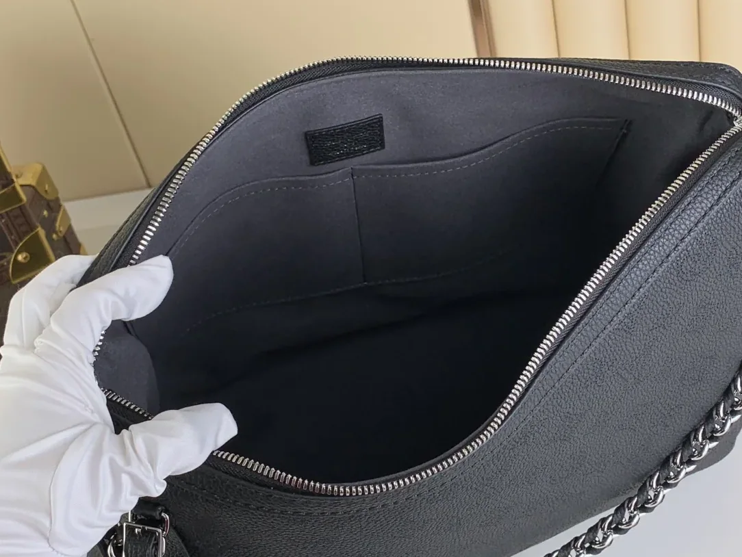 Louis Vuitton Hand It All MM Black / Louis Vuitton Hand It All MM Black /
