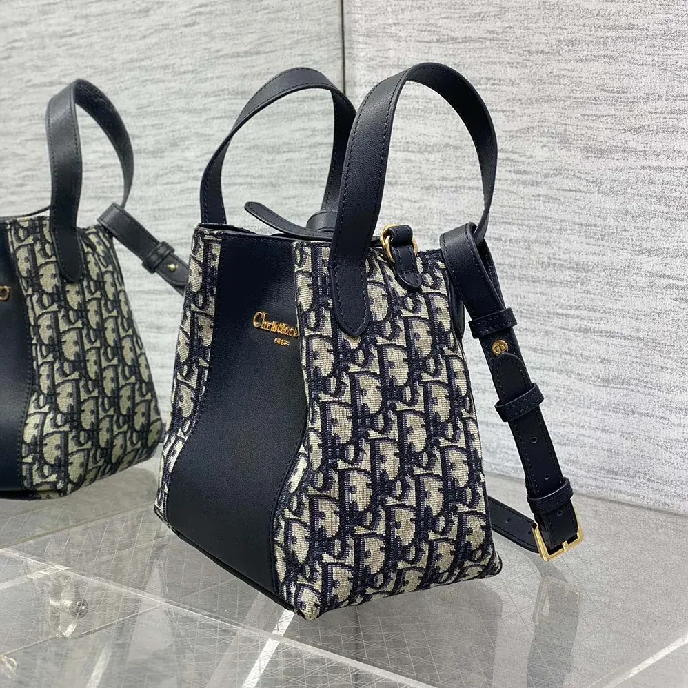 Dior Medium Signature Bucket Bag Blue Dior Oblique Jacquard and Smooth Calfskin for Women