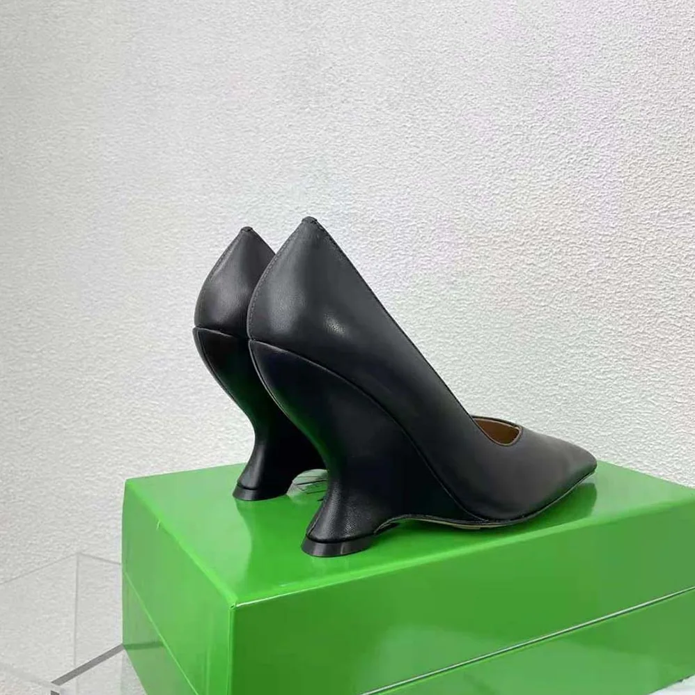 Bottega Veneta Punta Pump in 10 cm Heel Height for Women in Black Bottega Veneta Punta Pump in 10 cm Heel Height for Women in Black