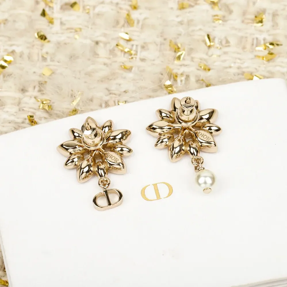 Dior Fleur de Glace Earrings Pale Gold-Finish Metal with White Resin Pearl for Women Dior Fleur de Glace Earrings Pale Gold-Finish Metal with White Resin Pearl for Women