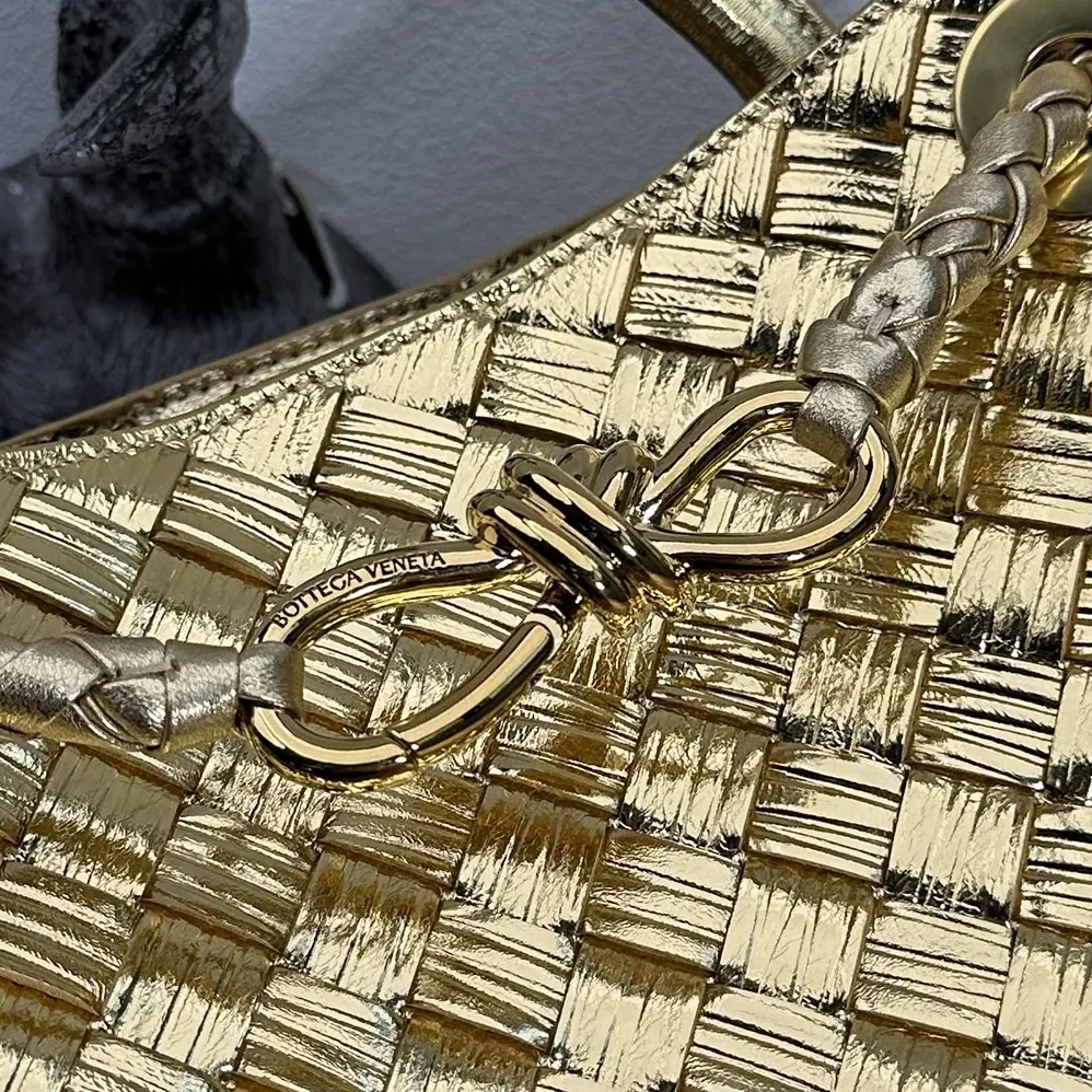 Bottega Veneta Small Andiamo Handle Bag in Intrecciato Leather for Women in Gold