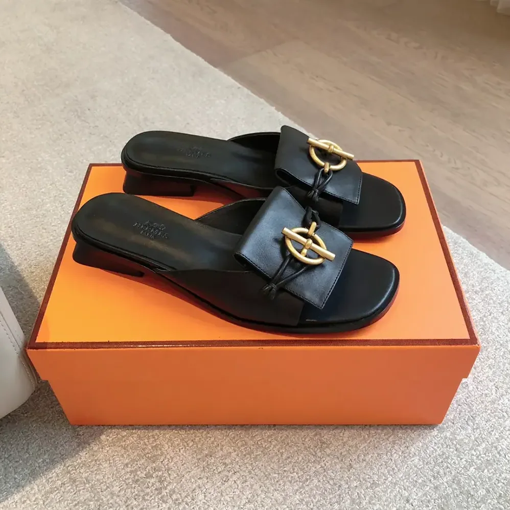Hermes Isle Sandal in Calfskin Leather-Black H241145Z for Women