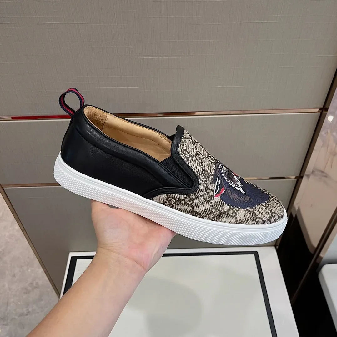 Gucci GG Supreme Slip-On With Wolf Printed Black And Gray for Men