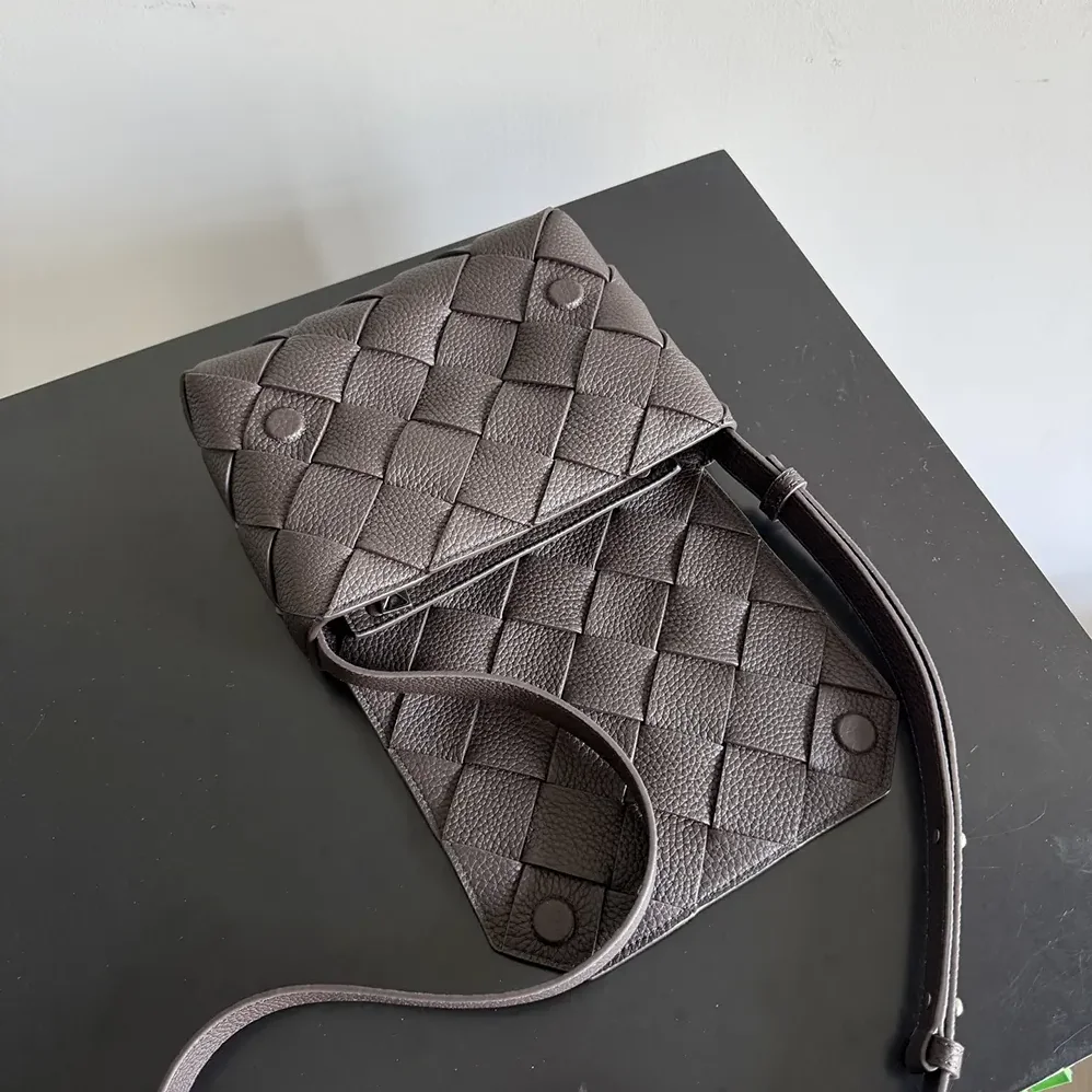 Bottega Veneta Diago for Unisex in Bordeaux