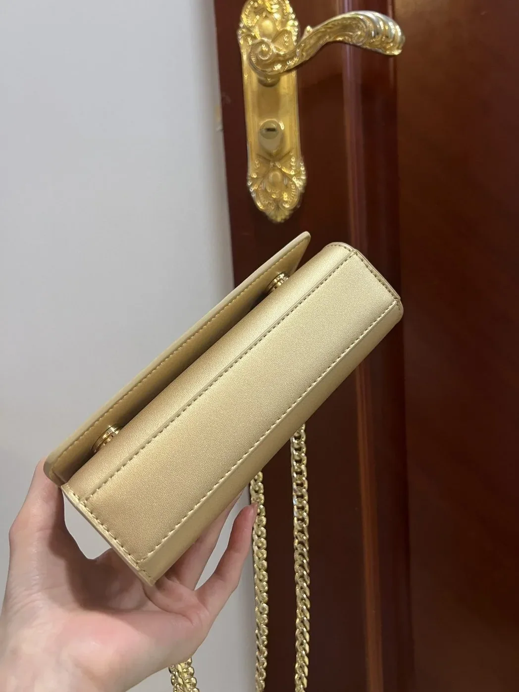 Dolce & Gabbana Polished 3.5 Phone Bag Gold / DG