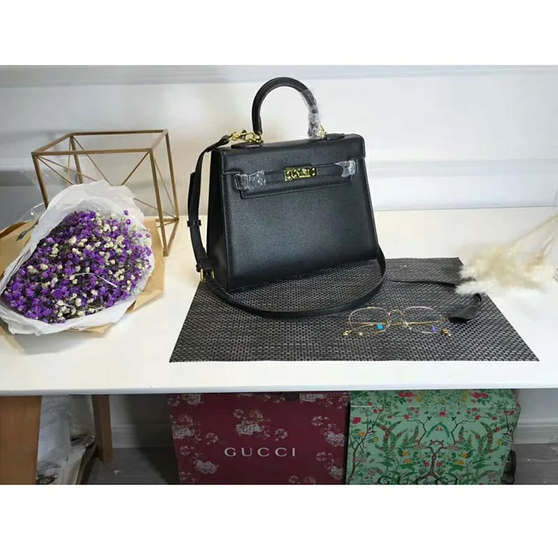 Hermes Kelly Sellier 32 Bag in Togo Leather in Black