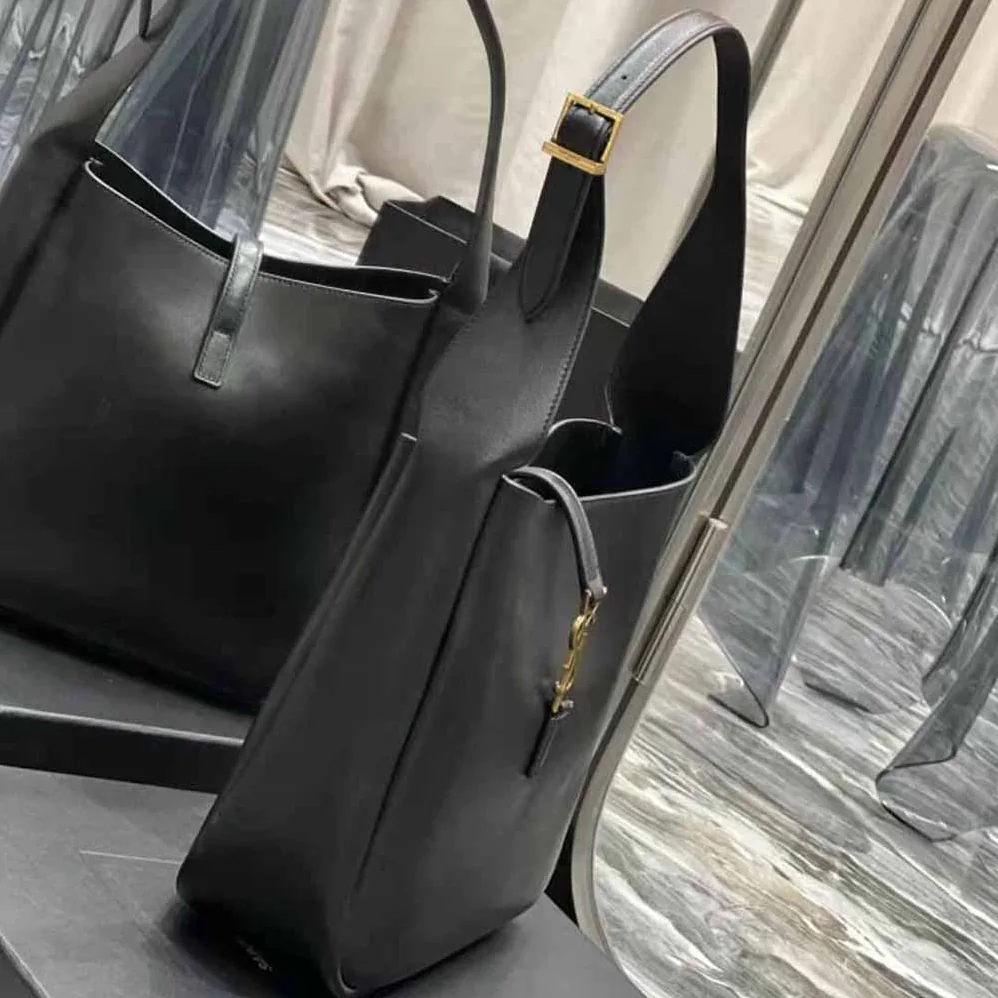 Saint Laurent YSL Le 5 à 7 Soft Small Hobo Bag in Smooth Leather for Women in Black Saint Laurent YSL Le 5 à 7 Soft Small Hobo Bag in Smooth Leather for Women in Black