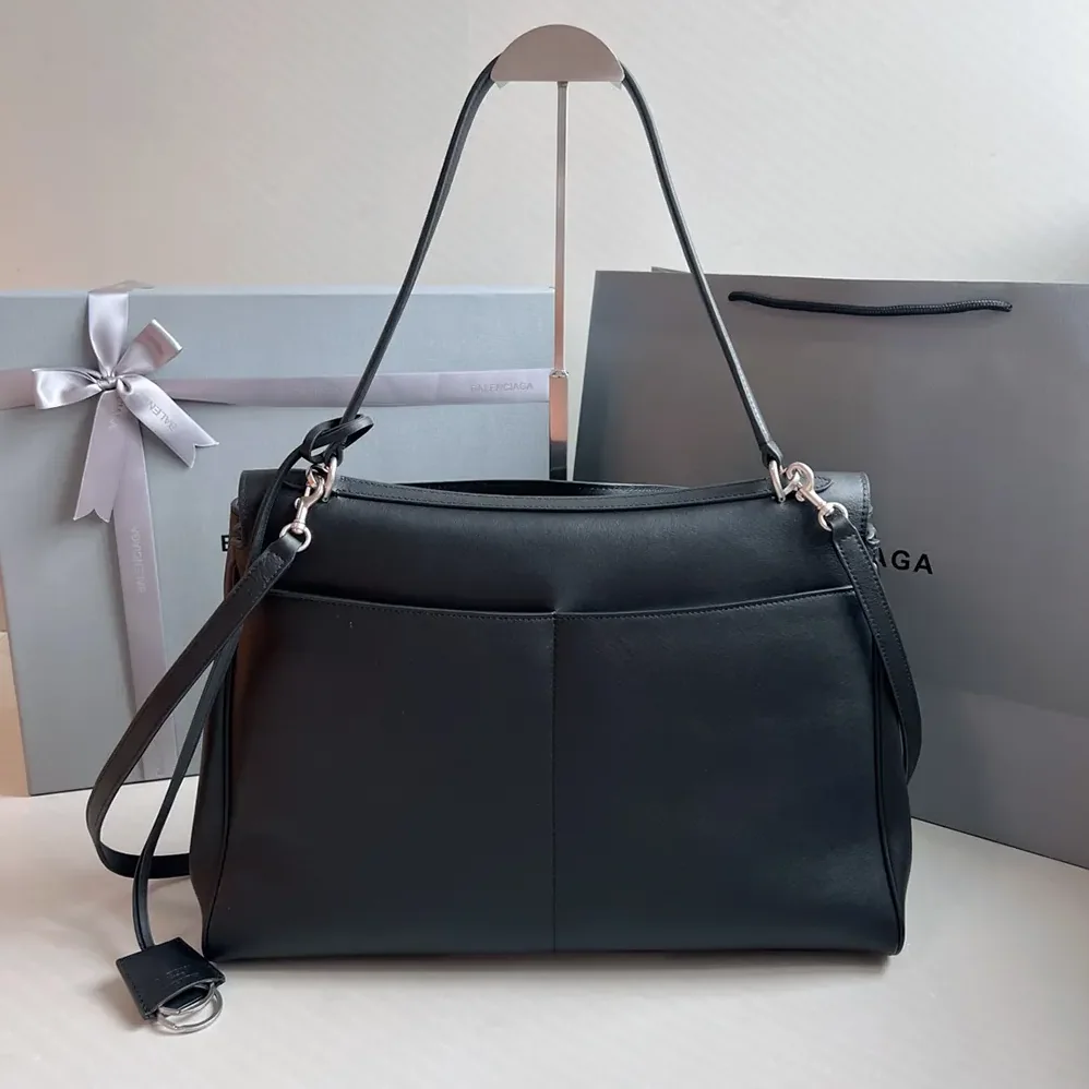 Balenciaga Rodeo Medium Handbag in Black Smooth Calfskin for Women in Silver Balenciaga Rodeo Medium Handbag in Black Smooth Calfskin for Women in Silver