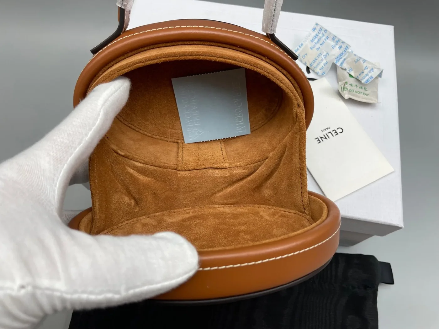 Celine Oval Minaudiere Cuir Triomphe Brown / .04LU Celine Oval Minaudiere Cuir Triomphe Brown / .04LU