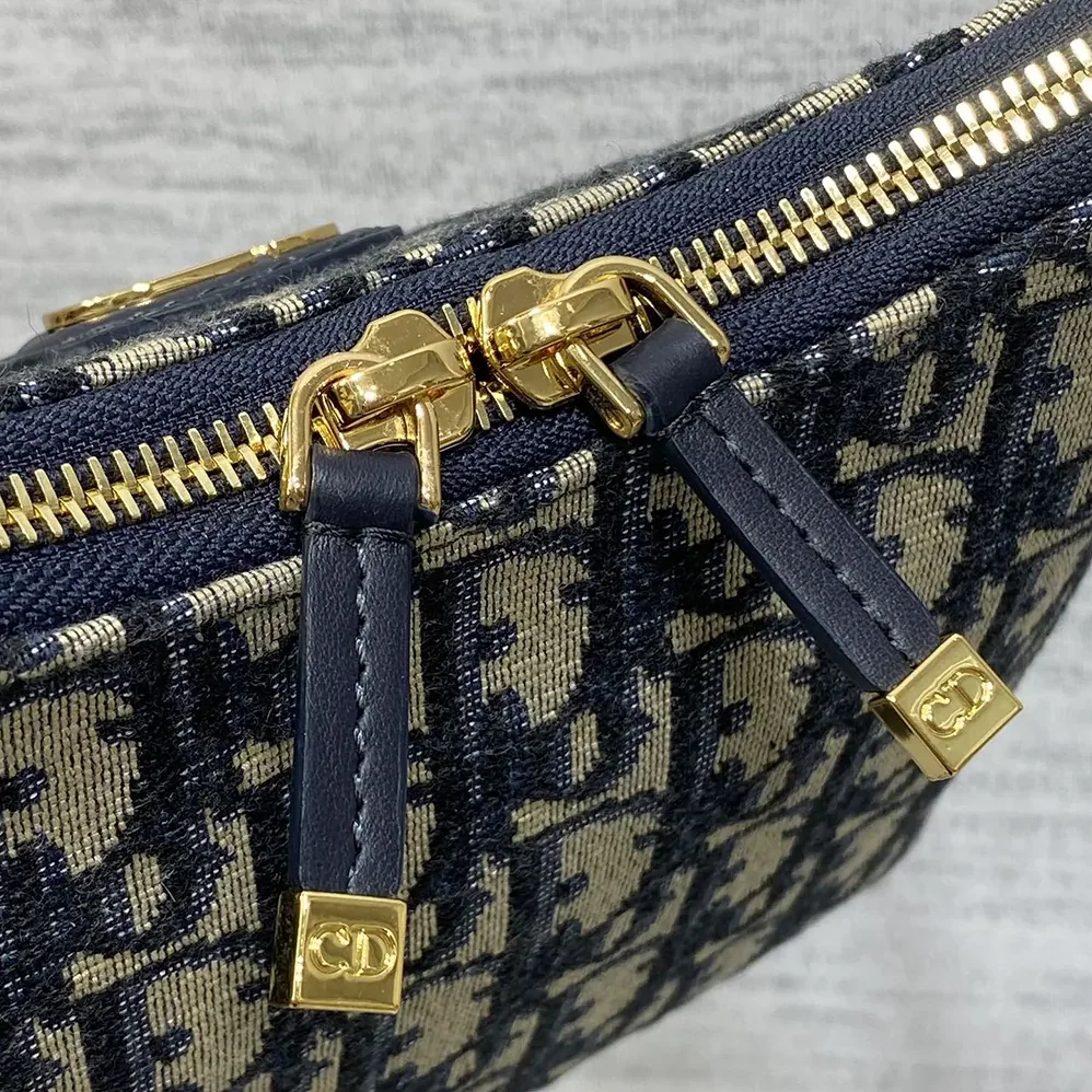 Dior 30 Montaigne Diorling Mini Bag with Chain Blue Dior Oblique Jacquard for Women Dior 30 Montaigne Diorling Mini Bag with Chain Blue Dior Oblique Jacquard for Women