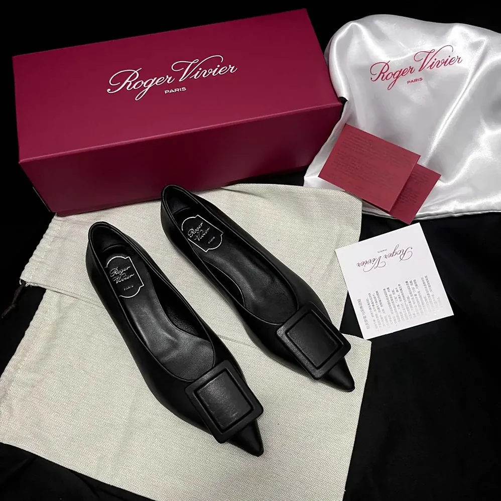 Roger Vivier Viv In The City Ballerinas In Leather Black for Women Roger Vivier Viv In The City Ballerinas In Leather Black for Women