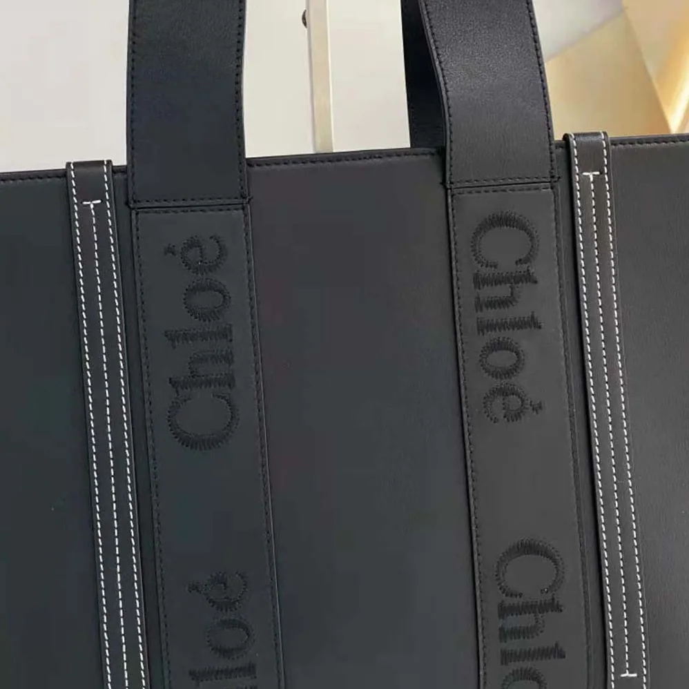 Chloe Medium Woody Tote Bag with Embroidered Chloé Logo for Women in Black Chloe Medium Woody Tote Bag with Embroidered Chloé Logo for Women in Black