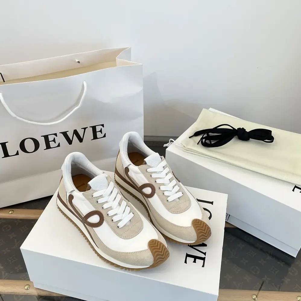 Loewe Flow Runner in Nylon and Suede for Unisex in Chocolate Loewe Flow Runner in Nylon and Suede for Unisex in Chocolate