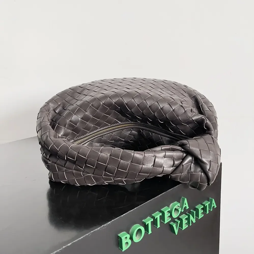 Bottega Veneta Small Jodie for Women in Chocolate Bottega Veneta Small Jodie for Women in Chocolate