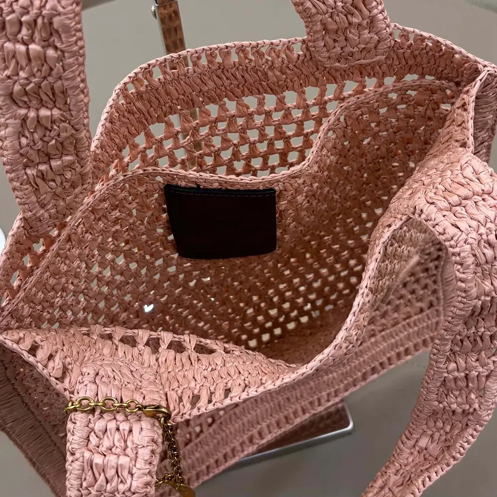 Chloe Summer Banana Tote Bag In Raffia for Women in Pink Chloe Summer Banana Tote Bag In Raffia for Women in Pink