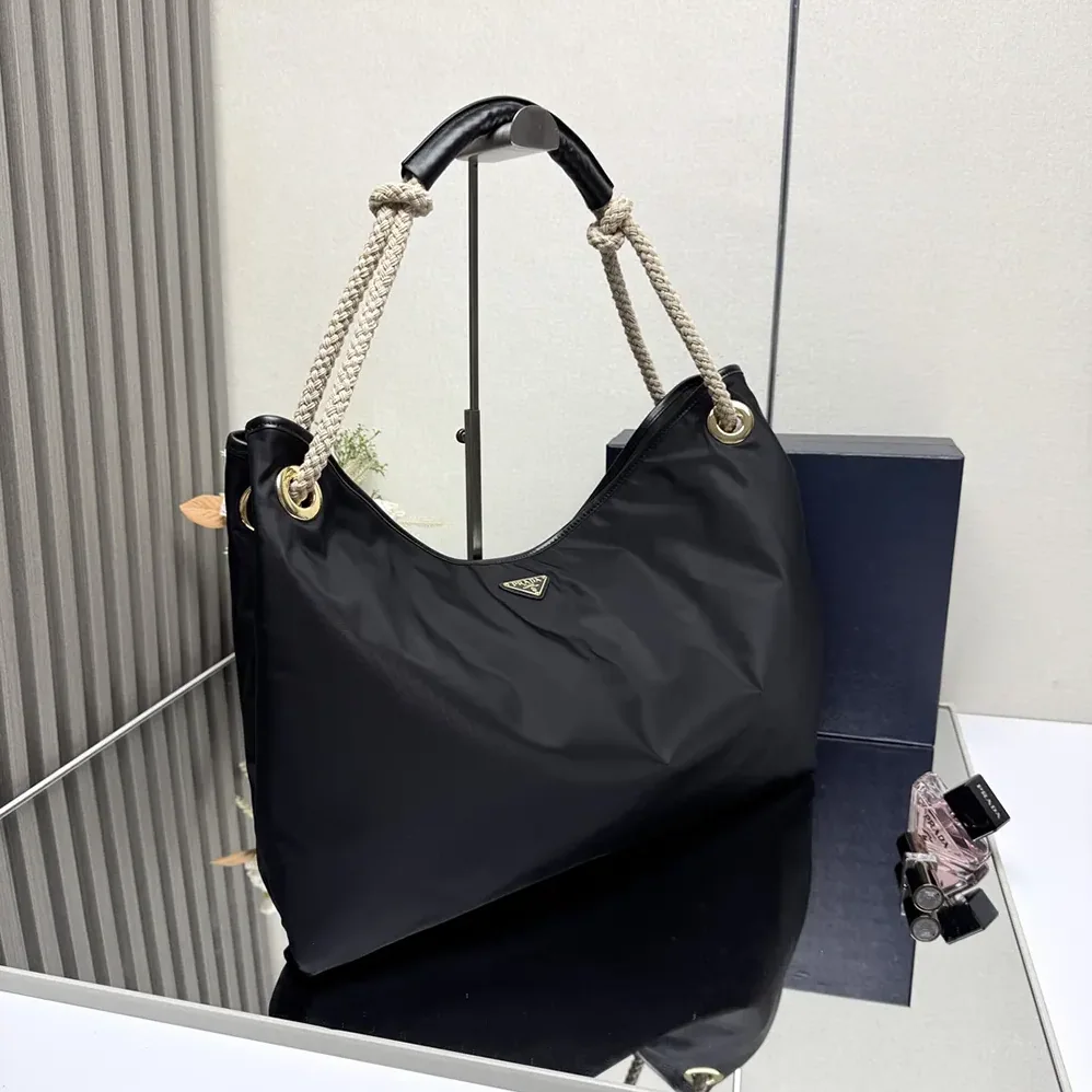 Prada Mariner Large Re-Nylon Shoulder Bag for Women in Black Prada Mariner Large Re-Nylon Shoulder Bag for Women in Black