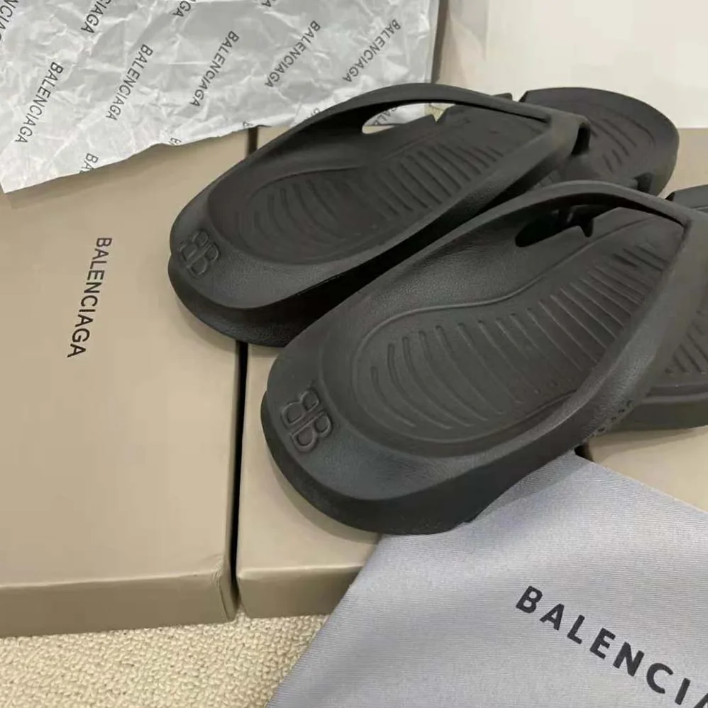 Balenciaga Mold Thong Sandal in Black for Women Balenciaga Mold Thong Sandal in Black for Women