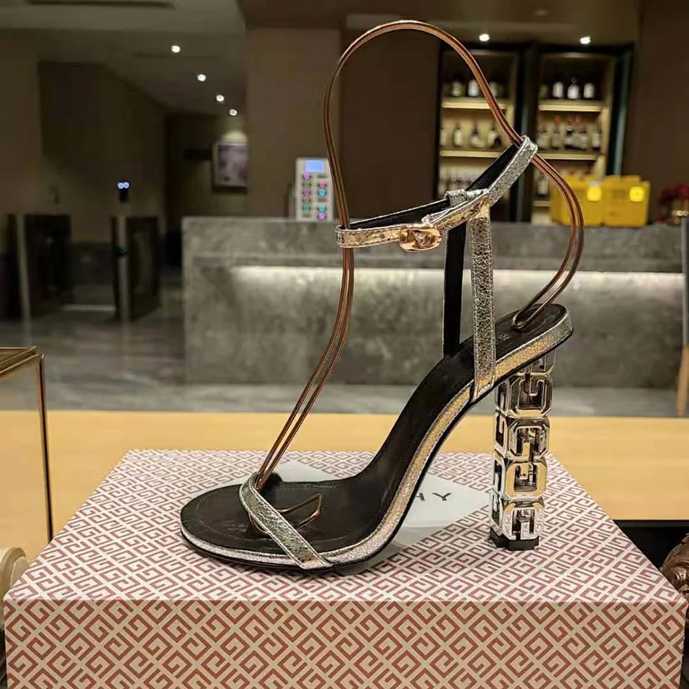 Givenchy G Cube Sandals in Leather for Women in Silver Givenchy G Cube Sandals in Leather for Women in Silver