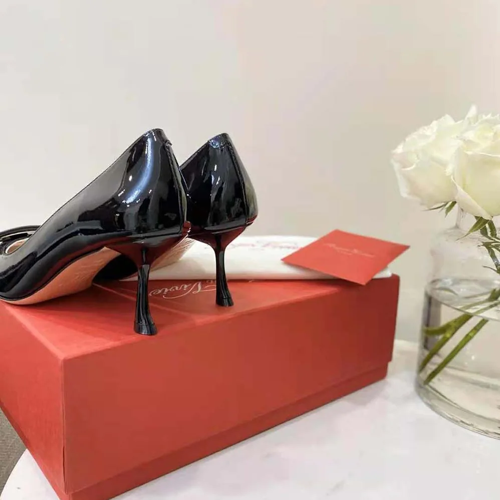 Roger Vivier Viv' In The City Pumps in Patent Leather for Women in Black
