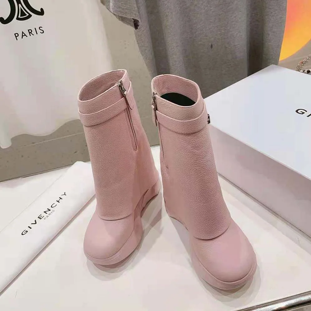 Givenchy Shark Lock Biker Ankle Boots in Grained Leather for Women in Pink