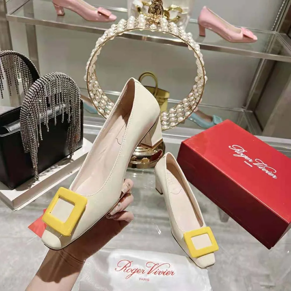 Roger Vivier Patent Leather Belle Vivier Pumps for Women in White Roger Vivier Patent Leather Belle Vivier Pumps for Women in White