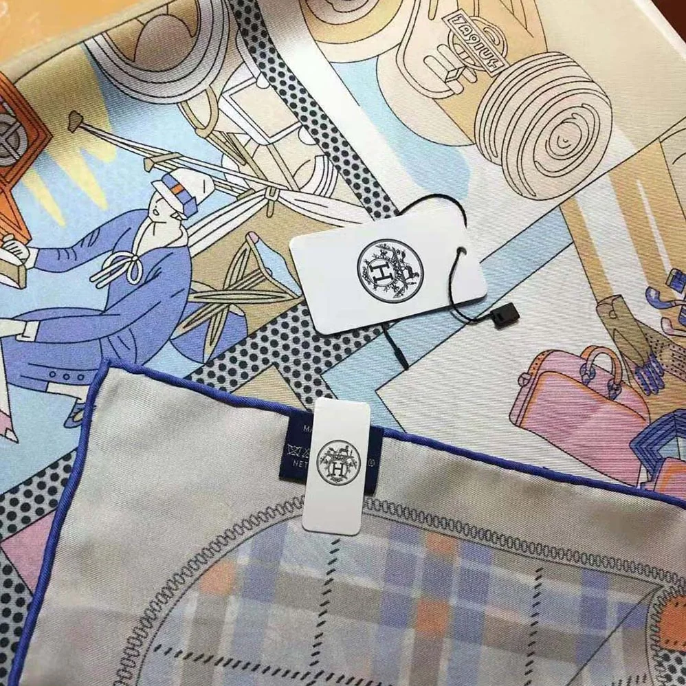 Hermes Confort en Automobile Scarf 70 in Silk Twill with Hand-Rolled Edges for Women in Orange Hermes Confort en Automobile Scarf 70 in Silk Twill with Hand-Rolled Edges for Women in Orange