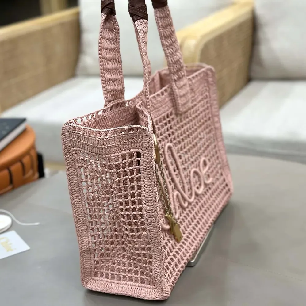 Chloe Summer Banana East-west Tote Bag in Raffia & Buffalo Leather for Women in Pink Chloe Summer Banana East-west Tote Bag in Raffia & Buffalo Leather for Women in Pink