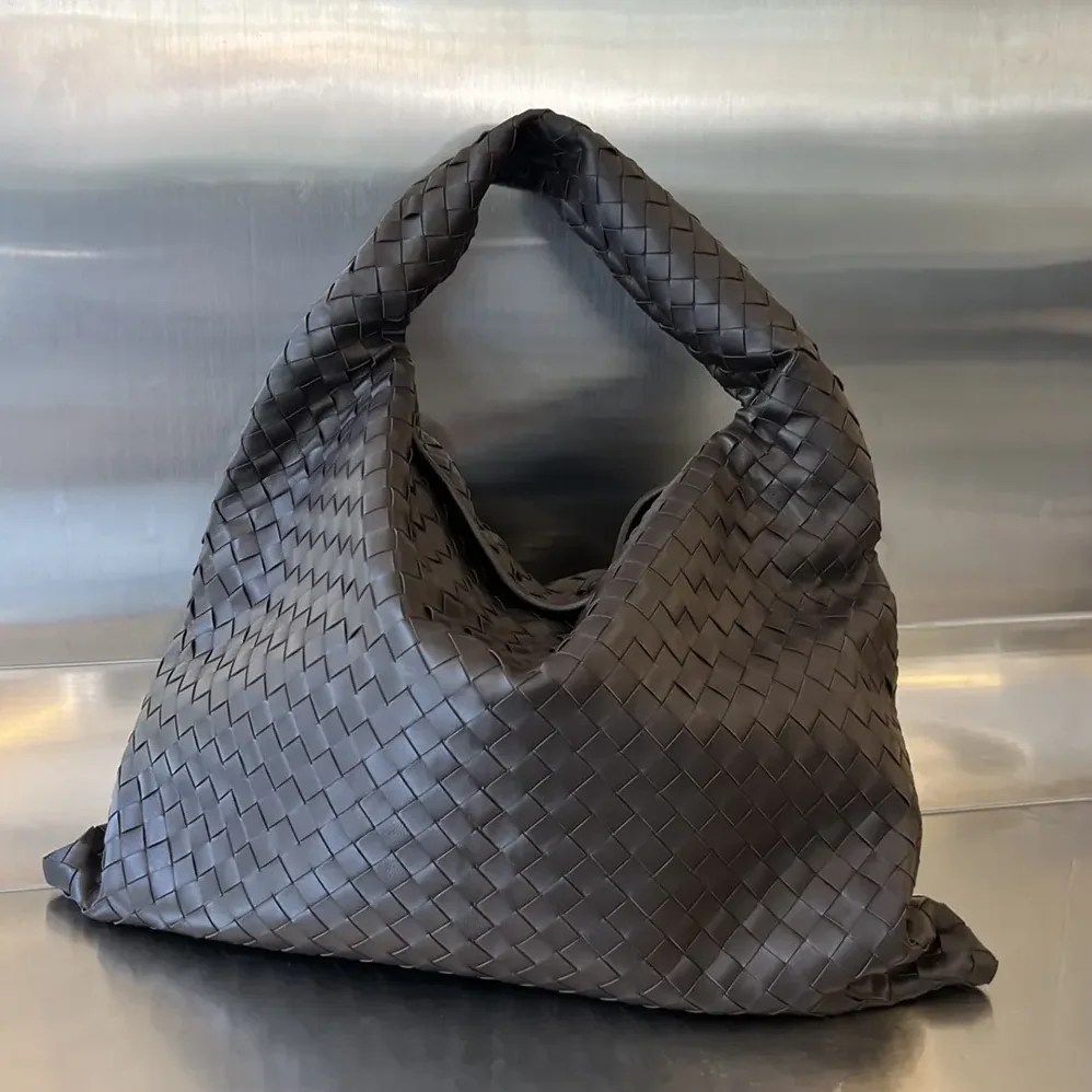 Bottega Veneta Large Hop Shoulder Bag in Calf Leather for Women in Chocolate