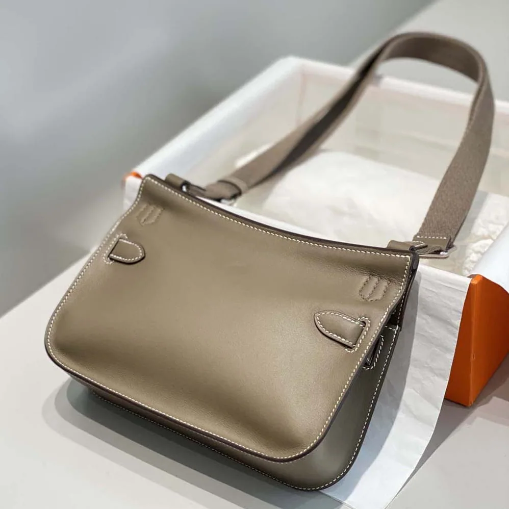 Hermes Jyspiere in Evercolor Leather for Women in Gray Hermes Jyspiere in Evercolor Leather for Women in Gray