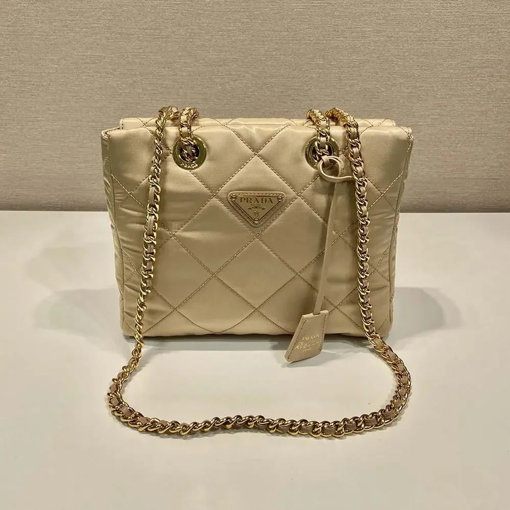 Prada Prada Re-Edition 1995 Chaîne Re-Nylon Tote Bag for Women in Beige Prada Prada Re-Edition 1995 Chaîne Re-Nylon Tote Bag for Women in Beige