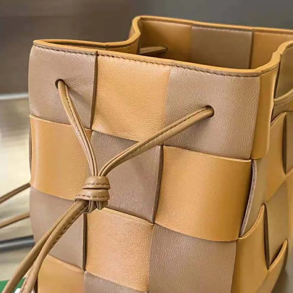 Bottega Veneta Small Cassette Cross-Body Bucket for Women in Brown Bottega Veneta Small Cassette Cross-Body Bucket for Women in Brown