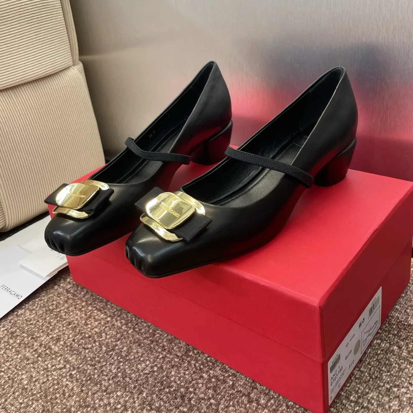 Ferragamo New Vara Plate Pump Black 01K093