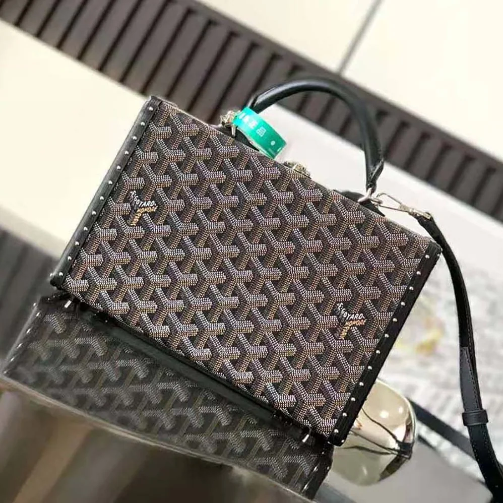 Goyard Sac Malle Grand Hôtel in Goyardine Canvas & Clamecy Calfskin for Women in Black Goyard Sac Malle Grand Hôtel in Goyardine Canvas & Clamecy Calfskin for Women in Black