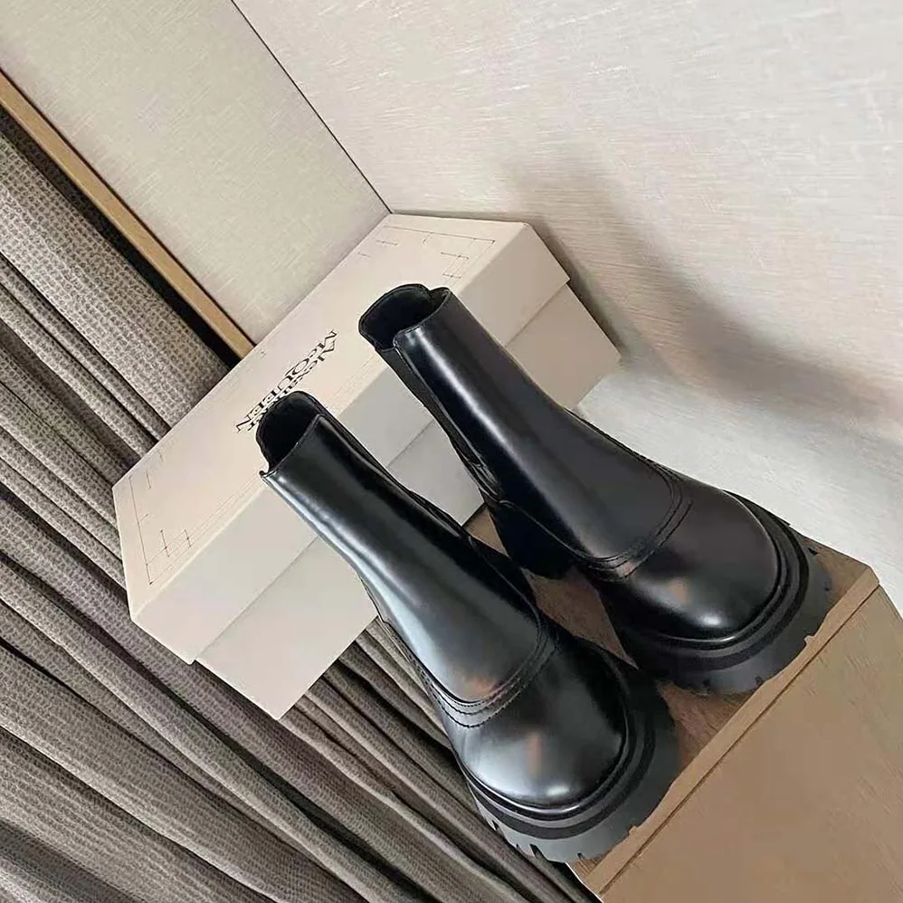 Alexander Mcqueen Wander Chelsea Boot for Women in Black Alexander Mcqueen Wander Chelsea Boot for Women in Black