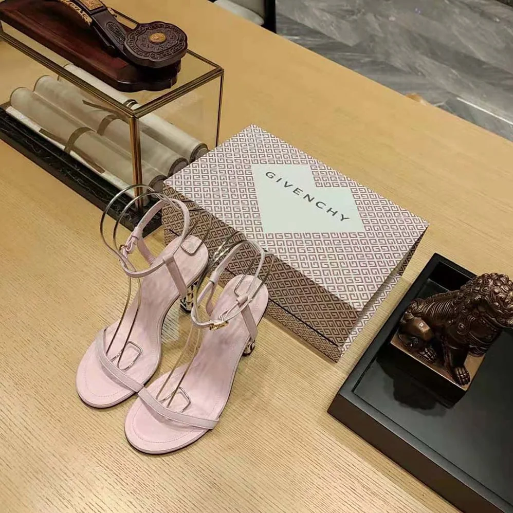 Givenchy G Cube Sandals in Leather for Women in Pink Givenchy G Cube Sandals in Leather for Women in Pink