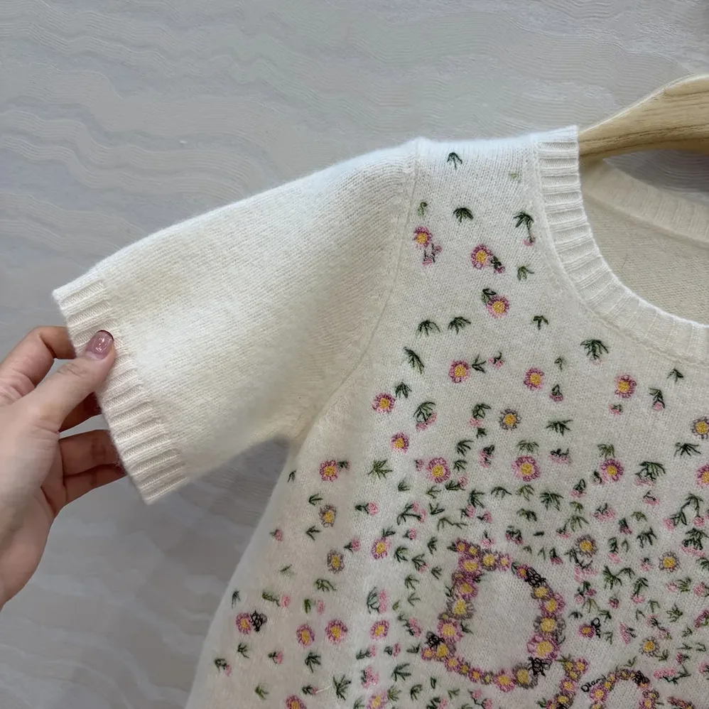 Dior Short-Sleeved Embroidered Sweater Multicolor Daisy Garden Cashmere Knit for Women Dior Short-Sleeved Embroidered Sweater Multicolor Daisy Garden Cashmere Knit for Women